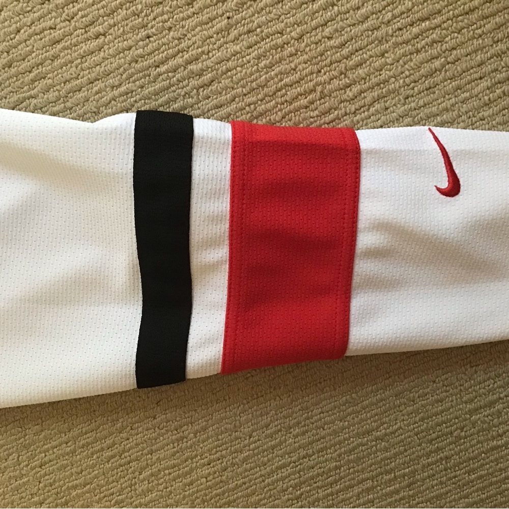 Nike Team Canada White and Red Hockey Jersey - Picture 6 of 7